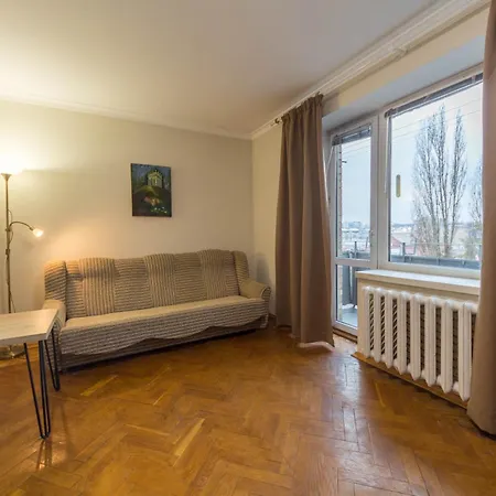 2-кімнатна з балконом та видом на трц гулівер Kyiv