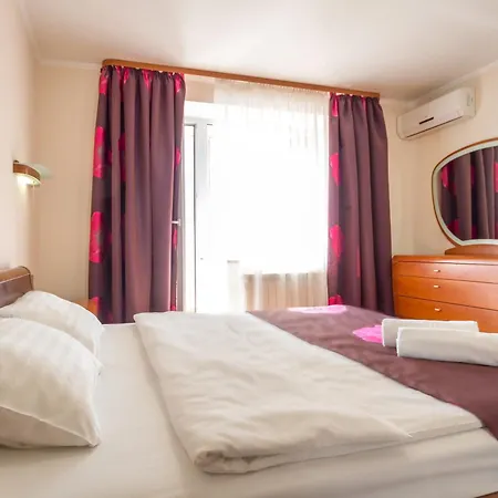 Apartment 2-кімнатна з балконом та видом на трц гулівер Kyiv