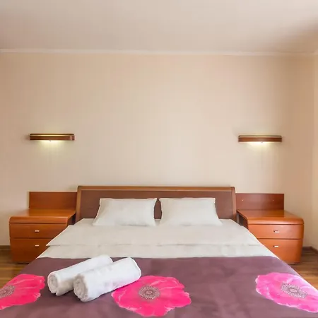 2-кімнатна з балконом та видом на трц гулівер Apartment