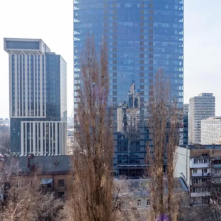 2-кімнатна з балконом та видом на трц гулівер * Kyiv